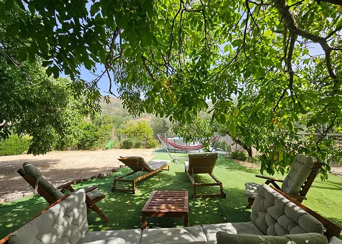 La Huerta Del Castillo Con Su Caz De Agua - Enjoy Life & Relax
